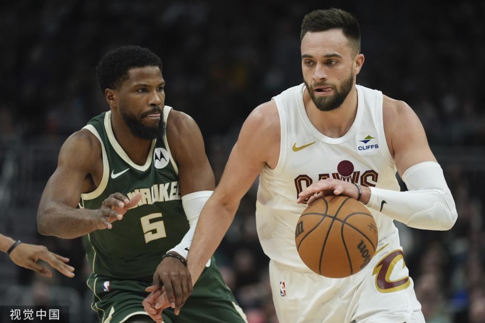 正与其中场 正与其中场