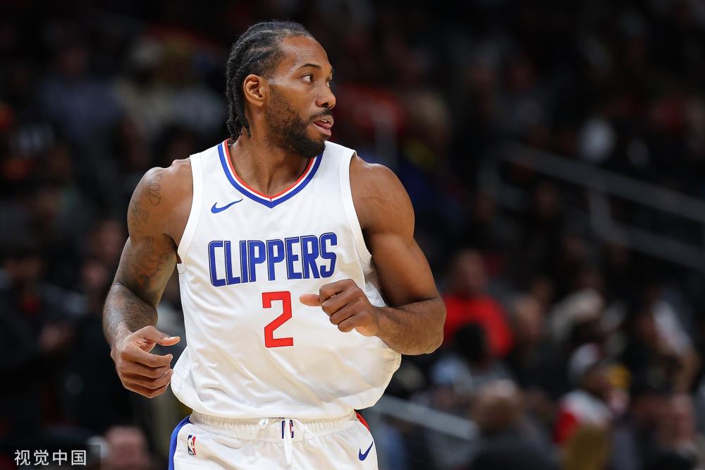 球迷们用实 球迷们用实